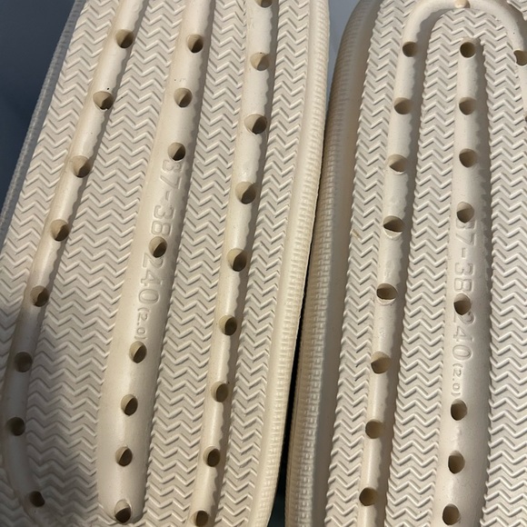 EUc Cream Foam Pillow Slides 37-38 - Picture 4 of 4